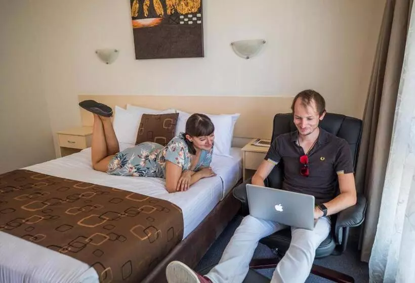 اتاق لوکس, Maraboon Motor Inn