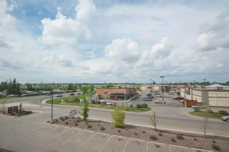 キングサイズベッドのスタンダードルーム, Four Points By Sheraton Saskatoon