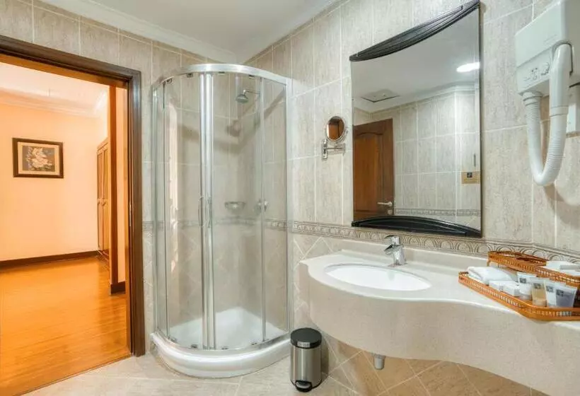 سوییت اجرایی, Kibo Palace Hotel Arusha