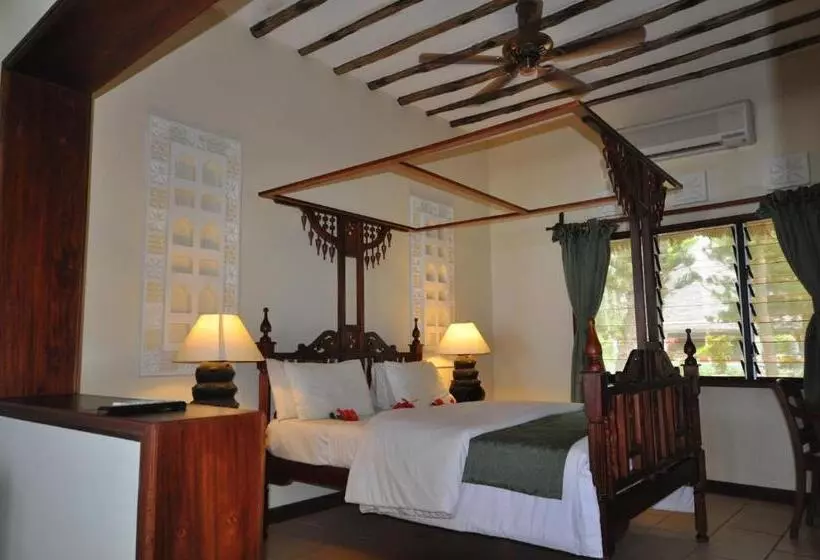 کلبه ییلاقی, Kilifi Bay Beach Resort