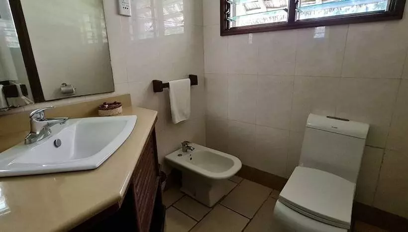 کلبه ییلاقی, Kilifi Bay Beach Resort