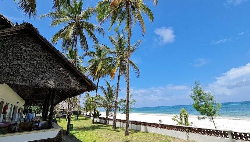 کلبه ییلاقی, Kilifi Bay Beach Resort