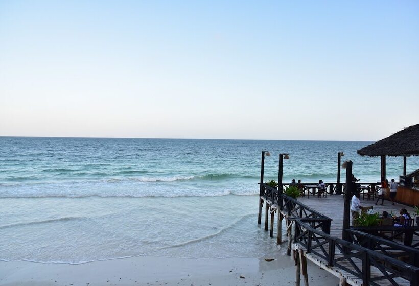 کلبه ییلاقی, Kilifi Bay Beach Resort