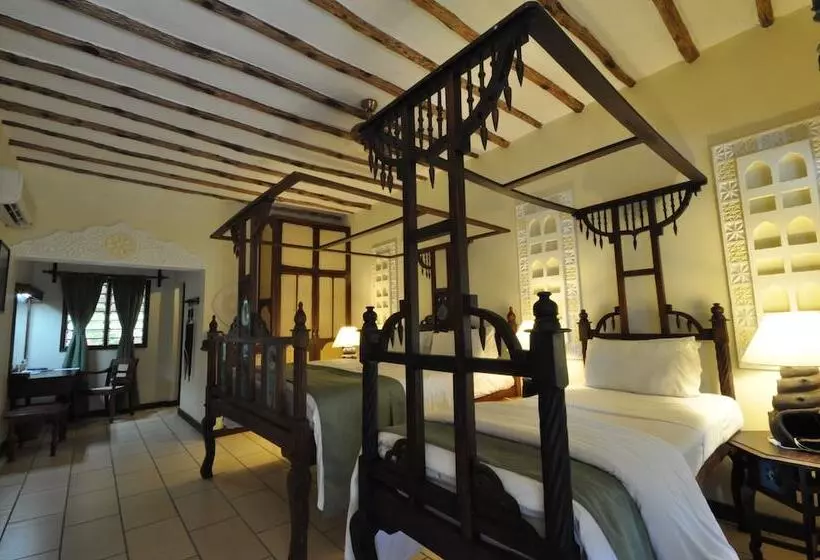 کلبه ییلاقی, Kilifi Bay Beach Resort