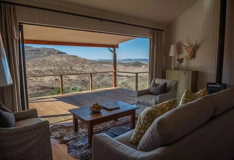 ２ベッドルームハウス, Three Tree Hill Lodge