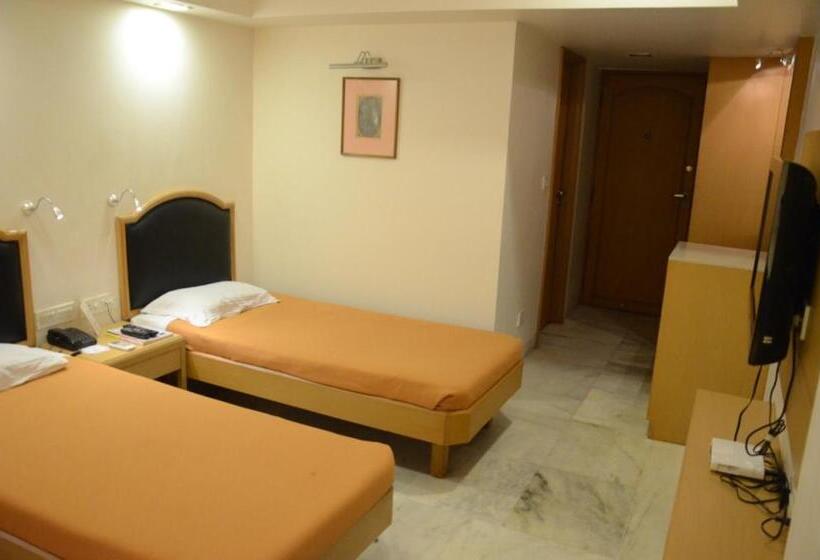 Chambre Deluxe, Yuvraj