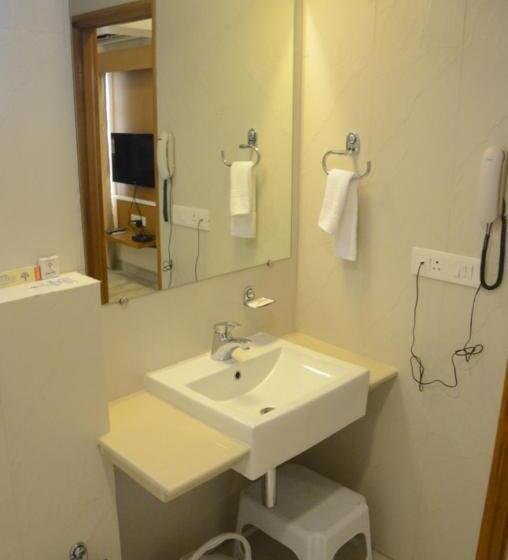 Chambre Deluxe, Yuvraj