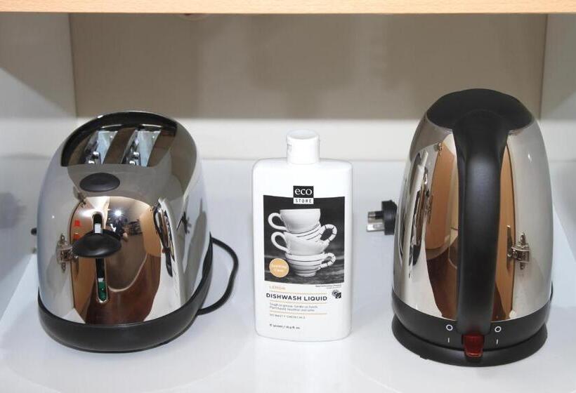 סטודיו דלוקס, Centrepoint On Colombo