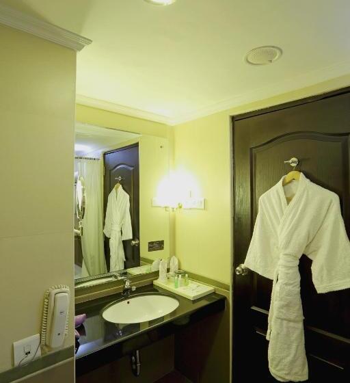 デラックスルーム, The Quilon Beach Hotel And Convention Center