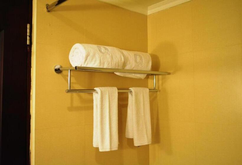 デラックスルーム, The Quilon Beach Hotel And Convention Center