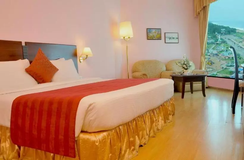 デラックスルーム, The Quilon Beach Hotel And Convention Center