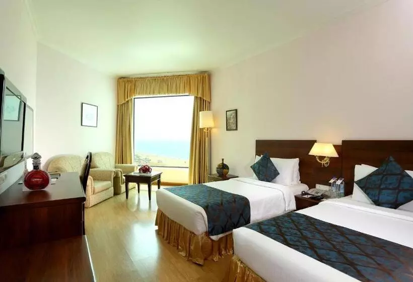 キングサイズベッドのスイートルーム, The Quilon Beach Hotel And Convention Center