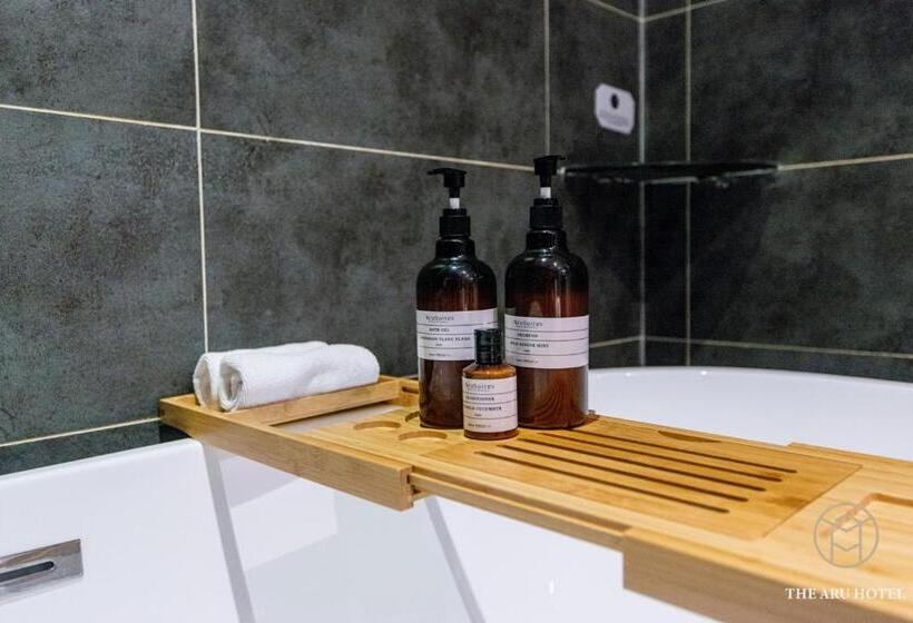 디럭스 룸 바다 전망, The Aru Hotel At Aru Suites