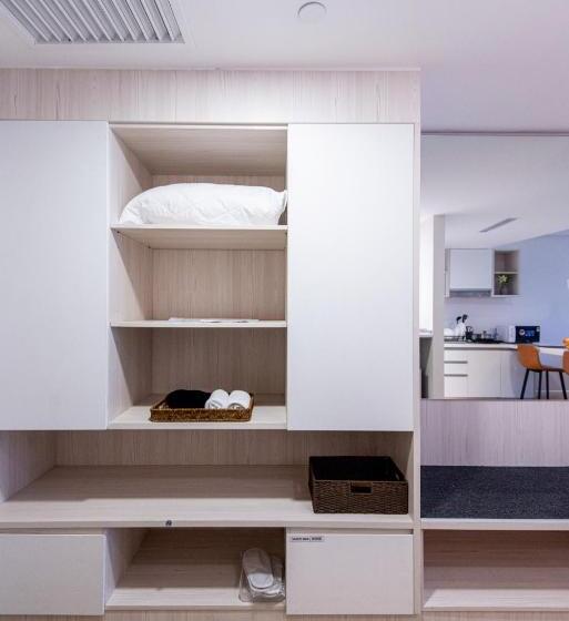 스탠다드 스튜디오 킹침대, The Aru Hotel At Aru Suites