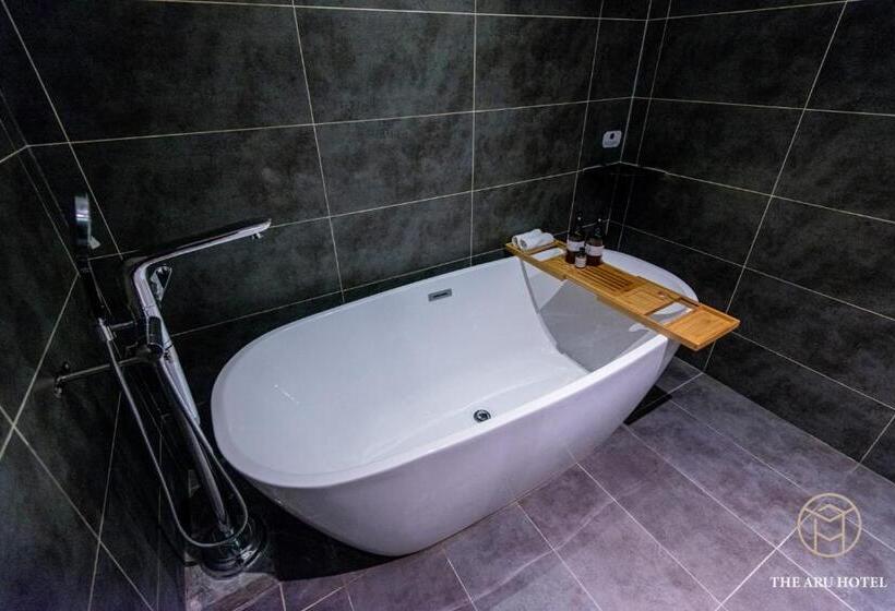 חדר דלוקס נוף לים, The Aru Hotel At Aru Suites