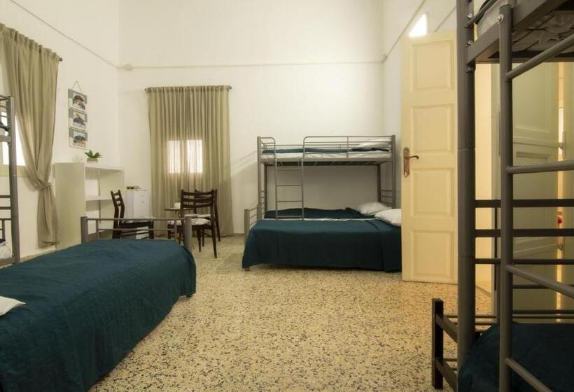 ルームシェアのワンベッド, Aida Guest House