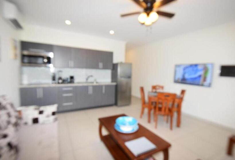 آپارتمان 1 خوابه با بالکن, Arena Condos Aruba Few Steps From Eagle Beach!