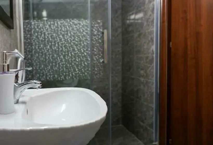 Pokój Ekonomiczny, Casa Karol