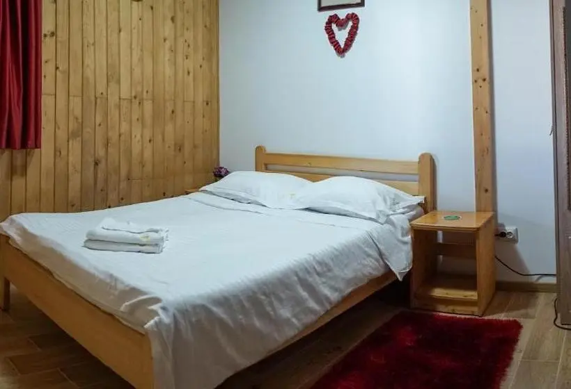 Pokój Ekonomiczny, Casa Karol