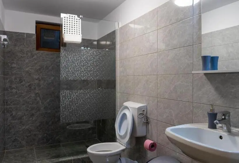 Pokój Trzyosobowy Standard z Balkonem, Casa Karol