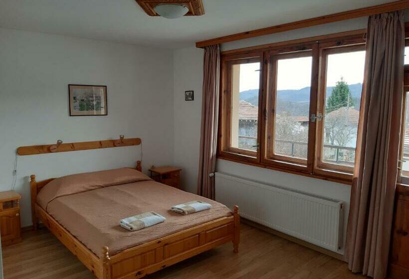 غرفة قياسية مزوَّدة بشُرفة, къща поколения