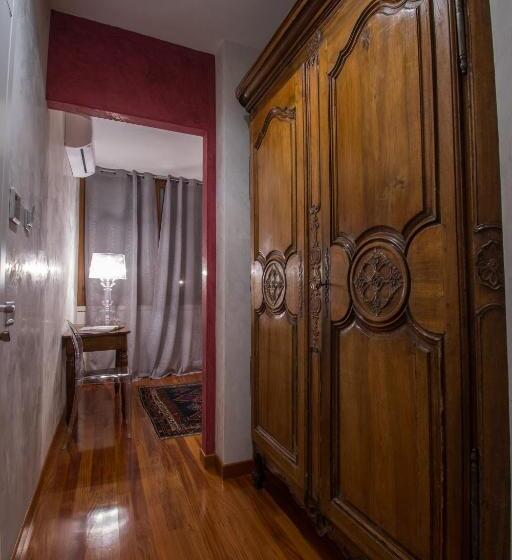 غرفة قياسية مطلّة علي حمام السباحة, Sesto Armonico B&b