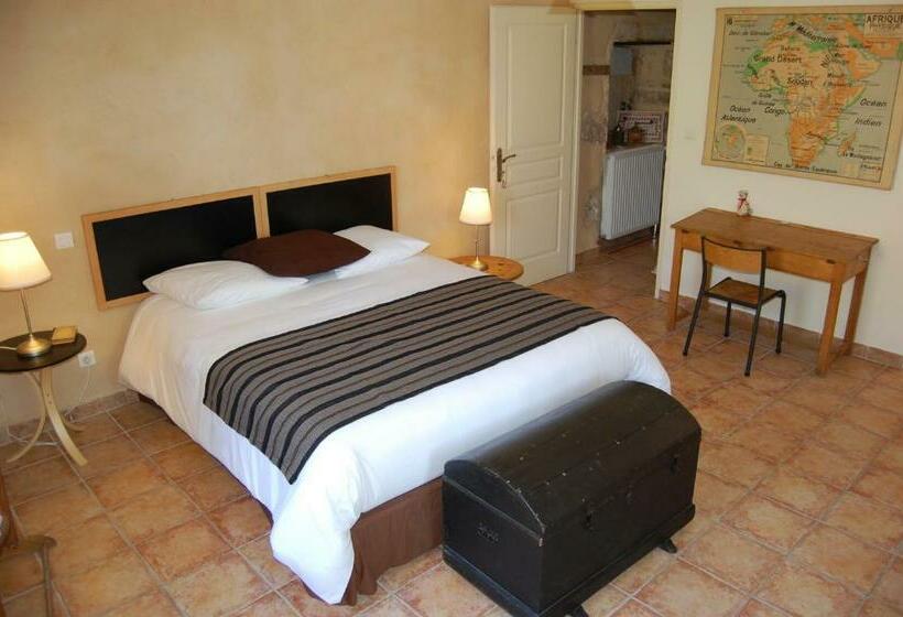 带大床的高级房间, Tout Simplement