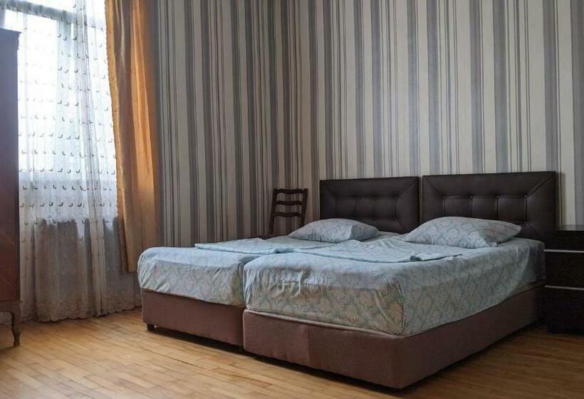 اتاق استاندارد سه نفره, Medea S Guest House