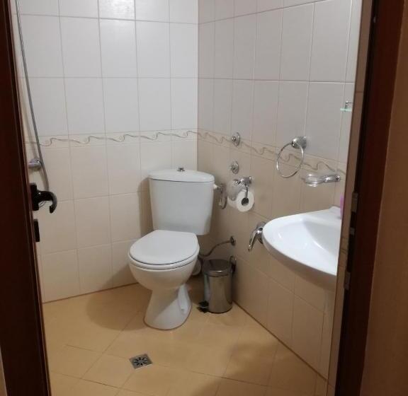 3-Bett-Standardzimmer, Guest House Benita   стаи за гости