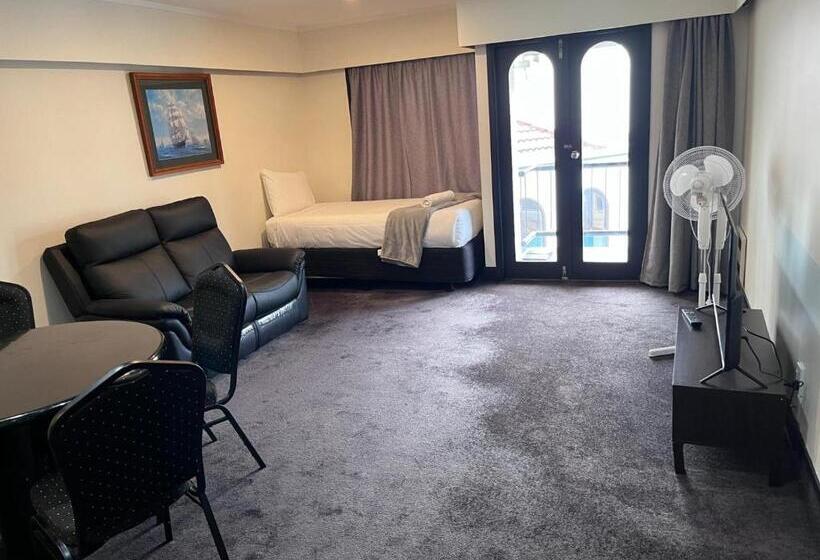 Президентский Люкс, Alcamo Motel