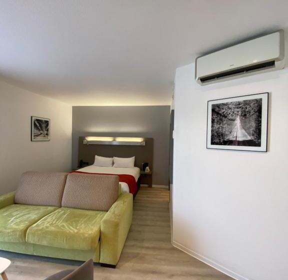 Полулюкс, The Originals City, Hôtel Les Dômes, Perpignan Sud Saleilles