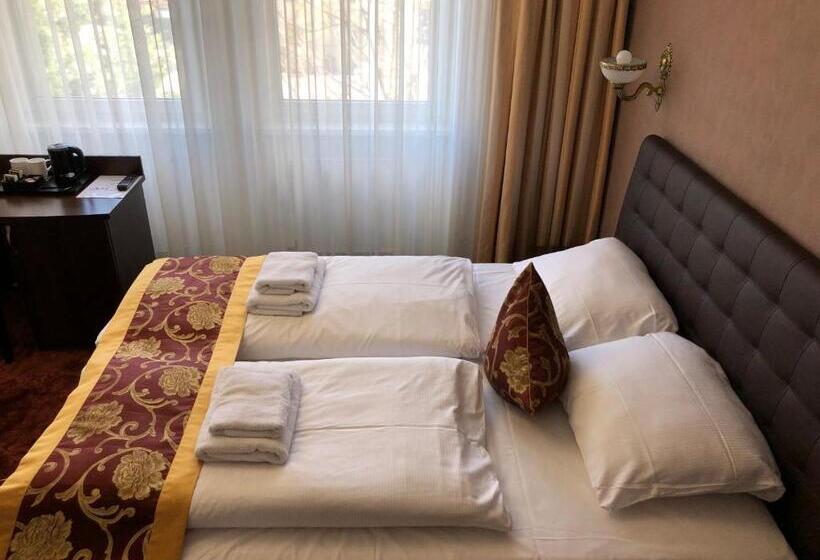 اتاق استاندارد سه نفره, Atlas Berlin