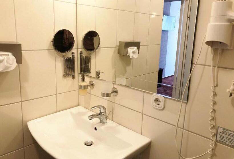 اتاق استاندارد چهار تخته, Atlas Berlin