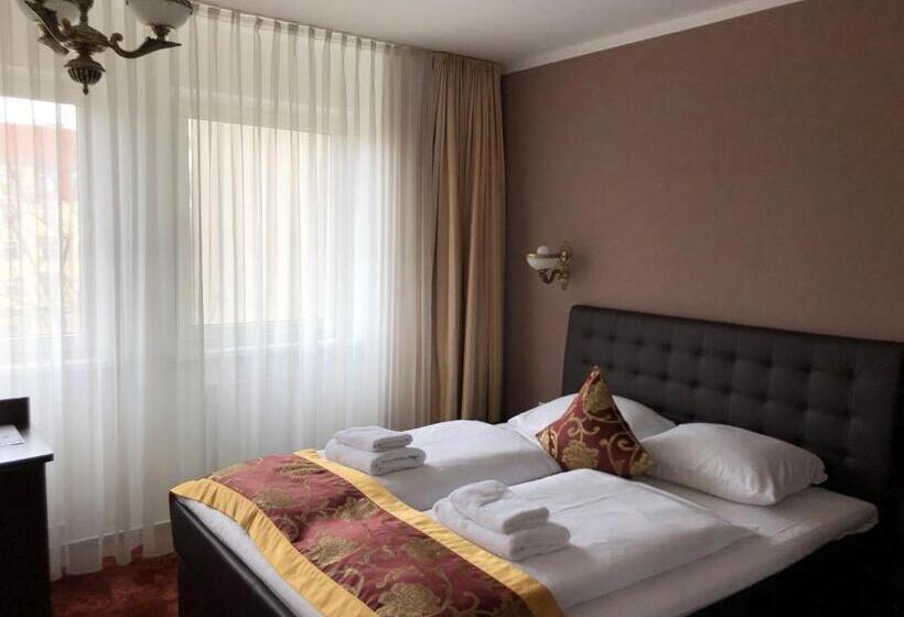 اتاق خانوادگی, Atlas Berlin