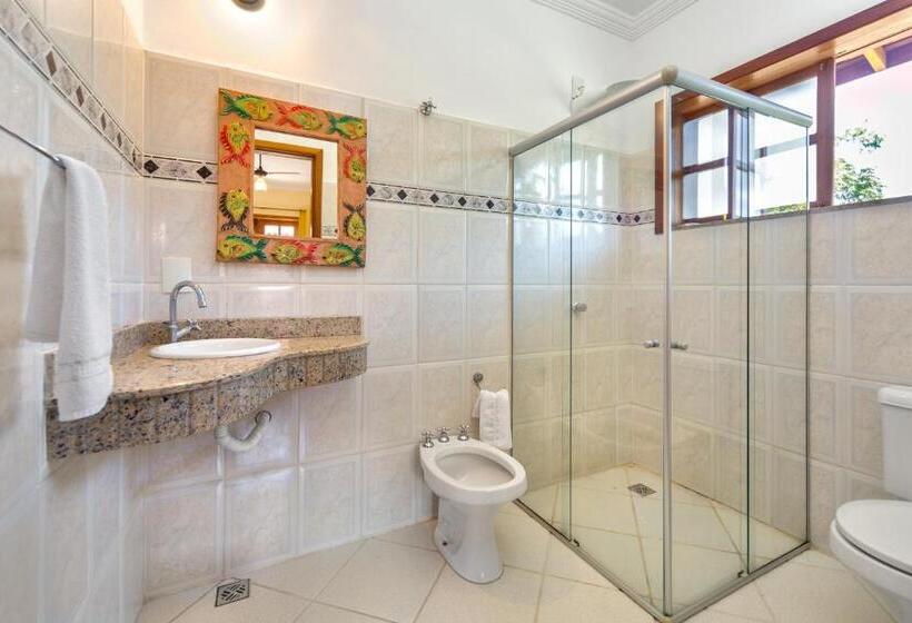 کلبه ییلاقی, Capoeira Village