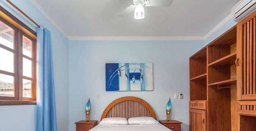 کلبه ییلاقی, Capoeira Village