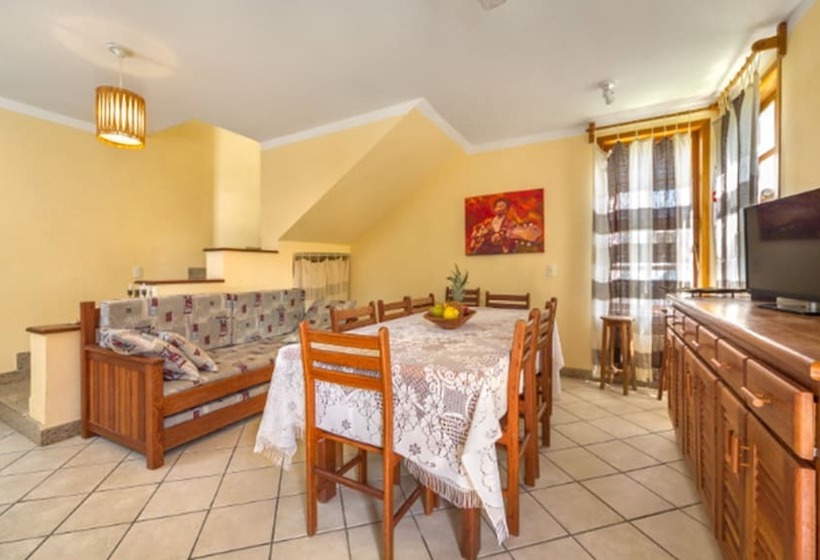 کلبه ییلاقی, Capoeira Village