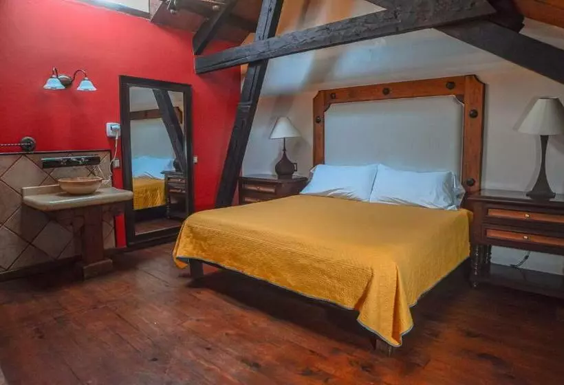 سوییت لوکس, Casa De Los Arcángeles