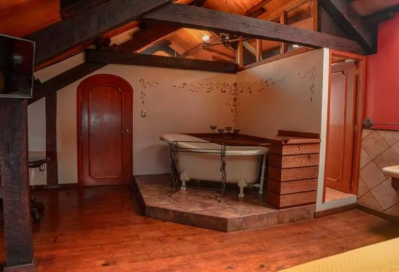 سوییت لوکس, Casa De Los Arcángeles