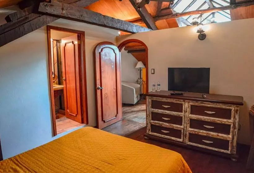 سوییت لوکس, Casa De Los Arcángeles