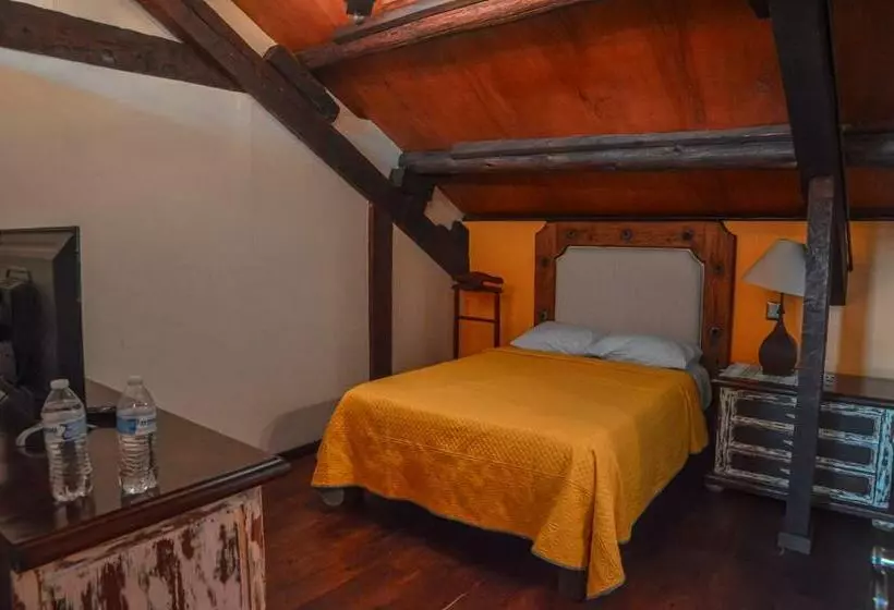 سوییت لوکس, Casa De Los Arcángeles