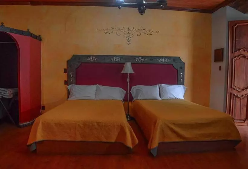 اتاق لوکس چهار تخته, Casa De Los Arcángeles