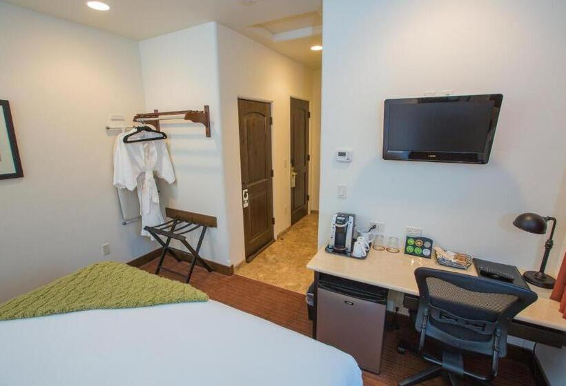 Standard Szoba King Size Bed, Columbia Cliff Villas