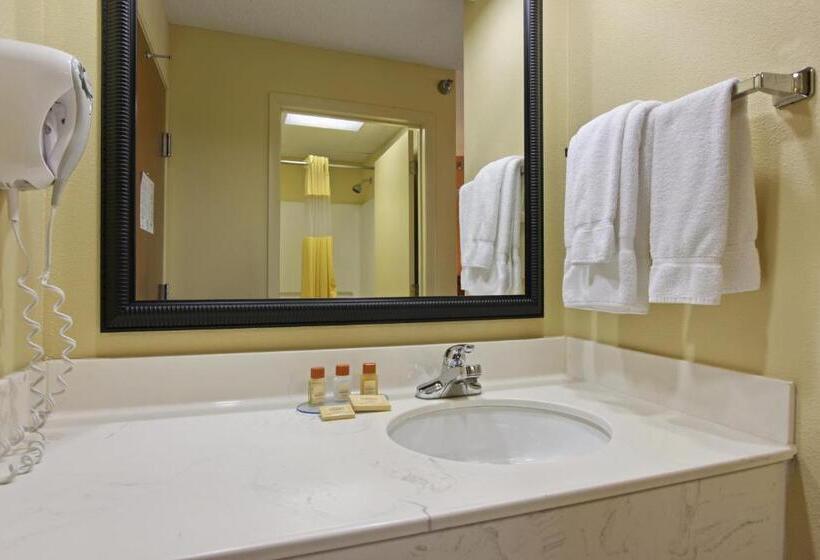 Номер Стандарт Адаптированный для Инвалидов, Days Inn By Wyndham Shallotte