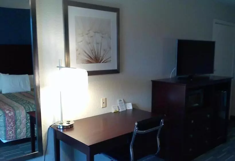 Standard-studio, Days Inn By Wyndham Snyder