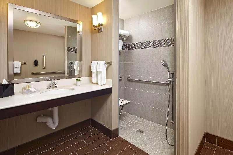 キングサイズベッドのスタンダードルーム, Hilton Garden Inn Los Angeles/redondo Beach