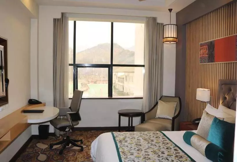 سوییت جونیور, Radisson Srinagar