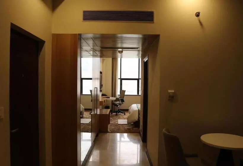سوییت جونیور, Radisson Srinagar