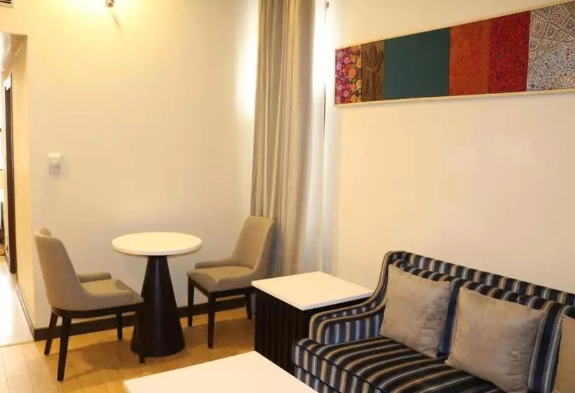 سوییت جونیور, Radisson Srinagar