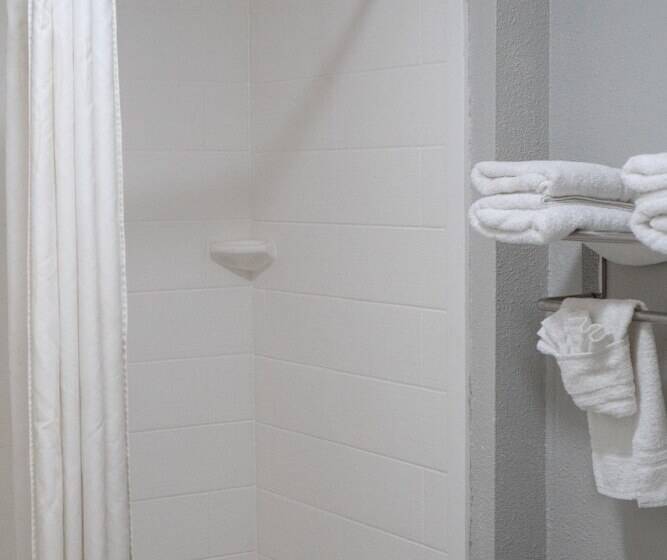 سوئیت با تخت بزرگ, Rodeway Inn & Suites